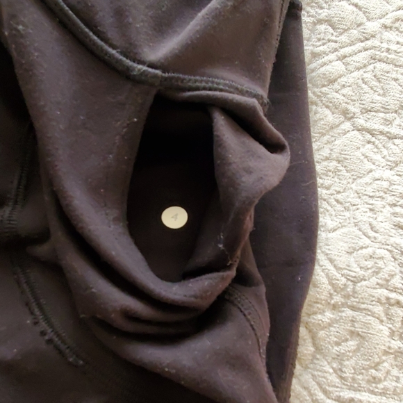 Lululemon - Picture 2 of 4